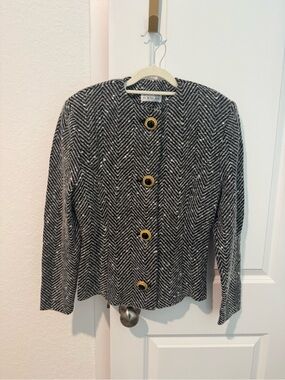 St. John by Marie Gray
Herringbone Cashmere Blend
Jacket Size 12